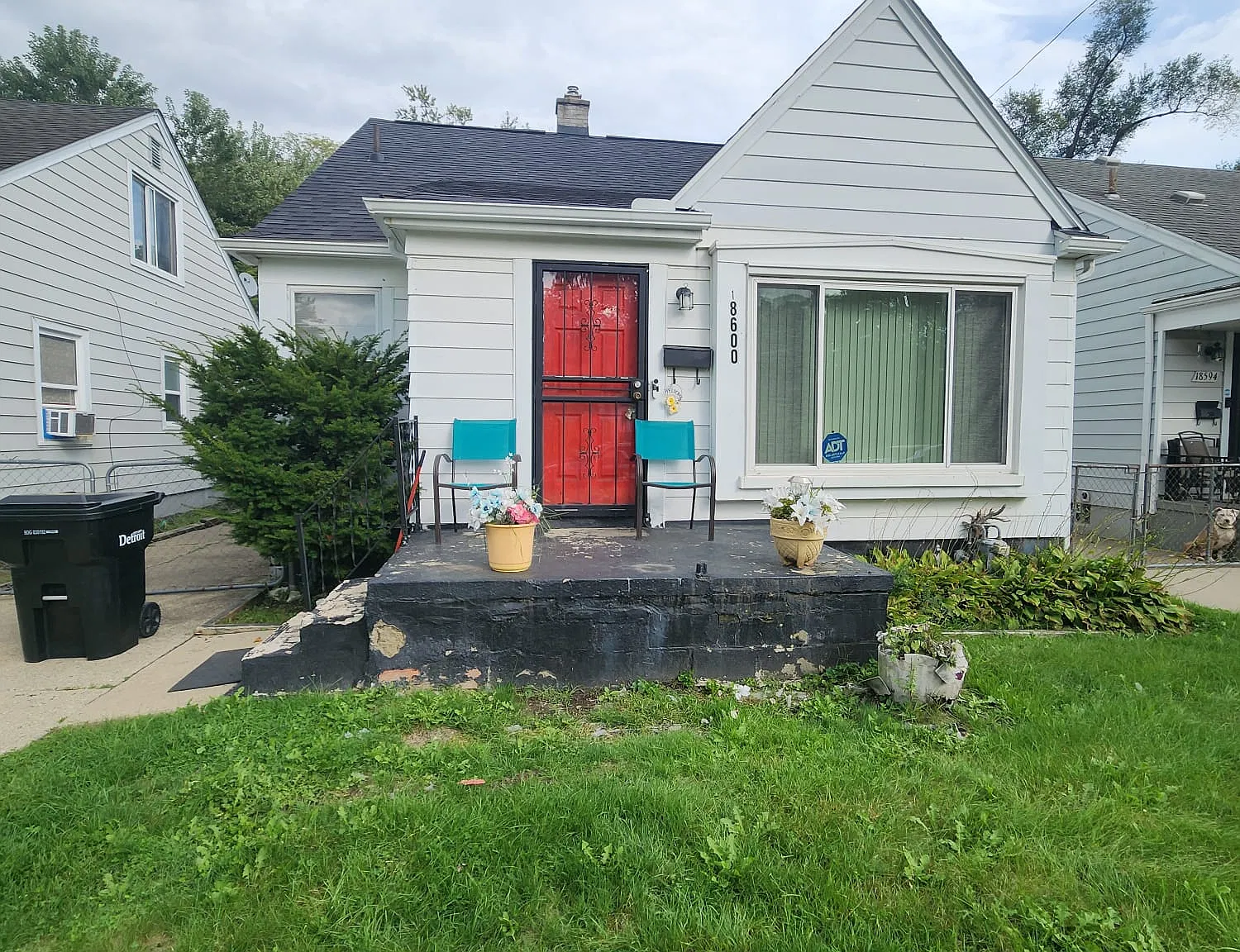 3 bed, 1100 sqft, $1,300 — Photo 1