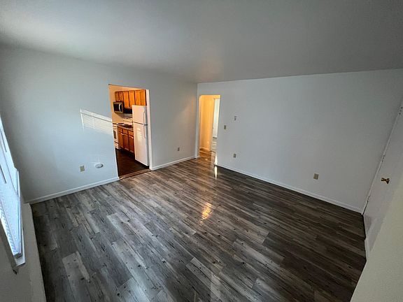 2nd image of 149 Jefferson Hts #5