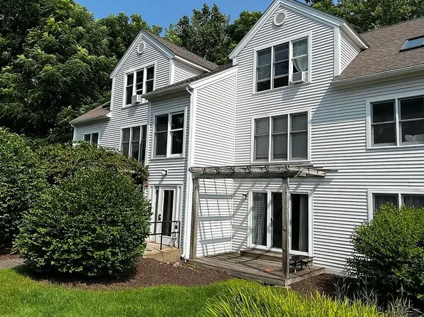 32 Salem Pl, Amherst, MA 01002