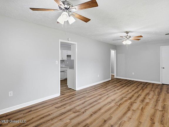 5th image of 101 Richland St