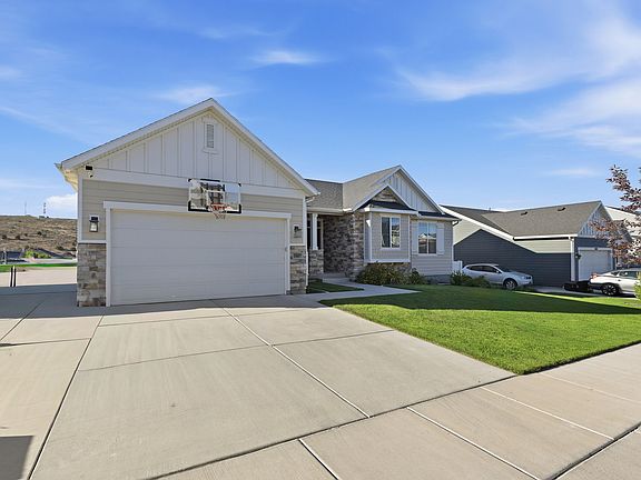 4th image of 2607 E White Birch Dr
