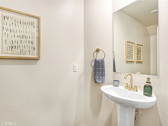 4th image of 16256 Valley Oak Ln