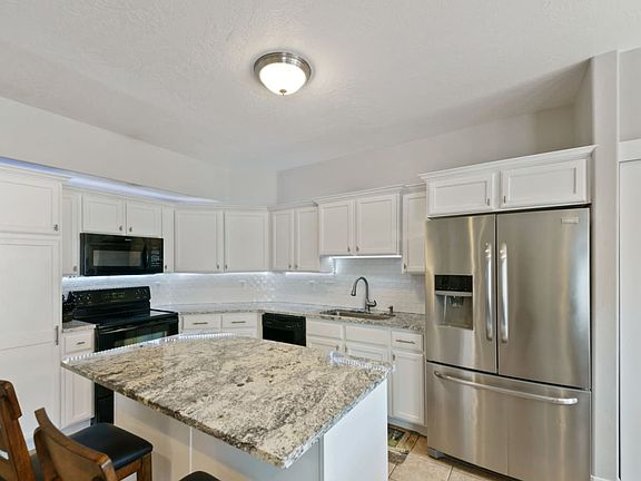 2nd image of 2659 N Elm Dr