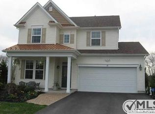 26 W Baccio Ln, Farmingdale, NJ 07727