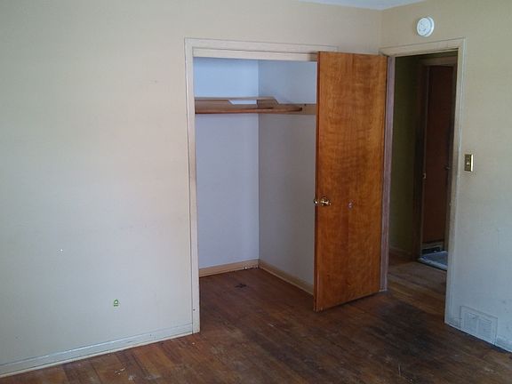 5th image of 922 E 214th St