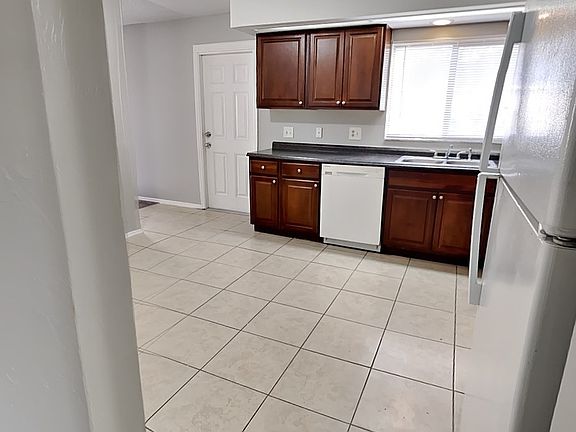 5th image of 102 Cascade St Unit B