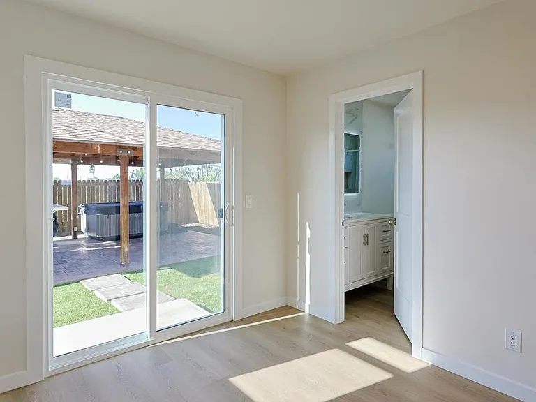5740 Midwick St — Photo 9