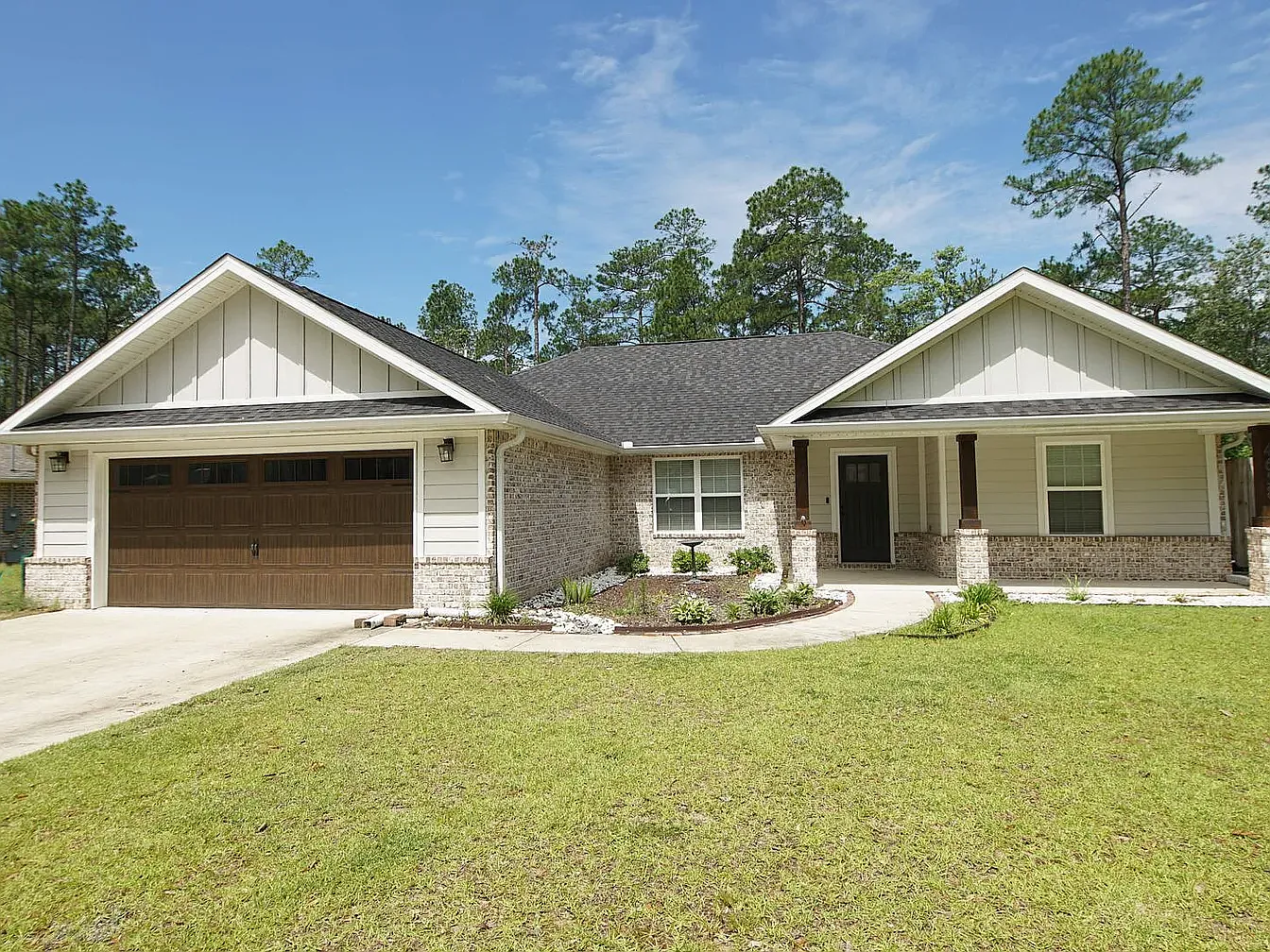 4 bed, 1928 sqft, $2,300 — Photo 2