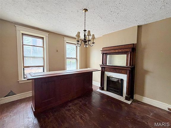 3rd image of 1211 Victor St