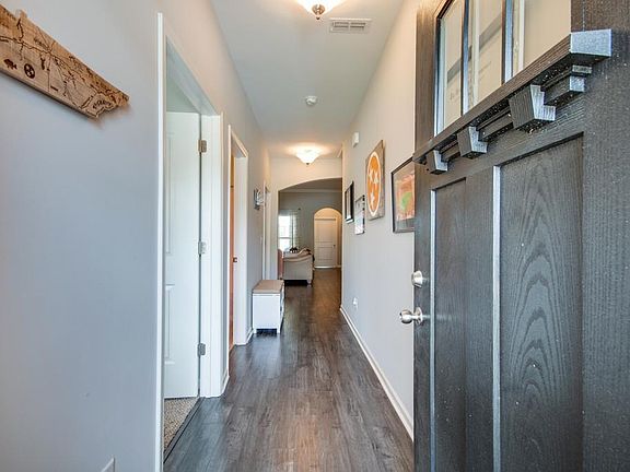 3rd image of 2929 Stuyvesant Ln