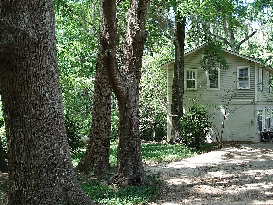 2nd image of 1006 Carlton Dr #1