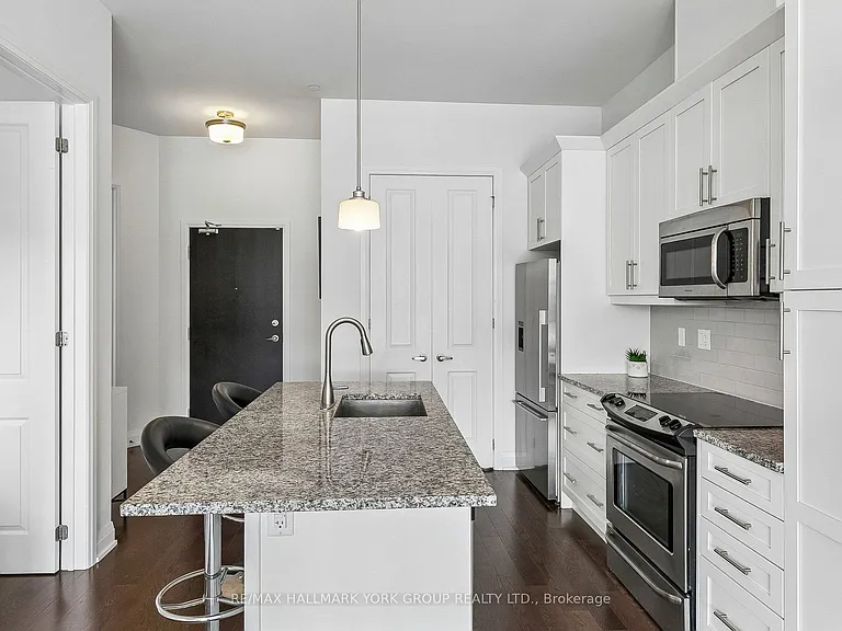 15277 Yonge St #11 — Photo 9