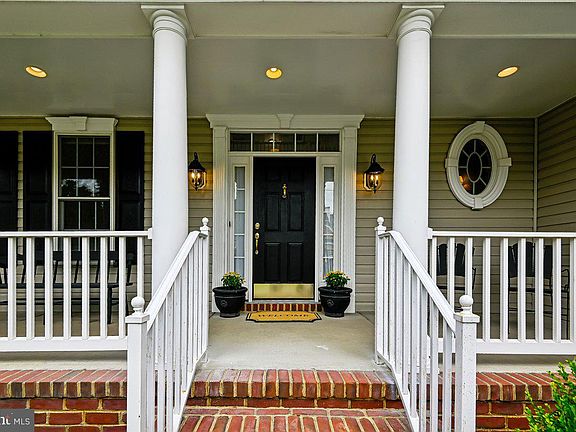 4th image of 913 Enfield Way