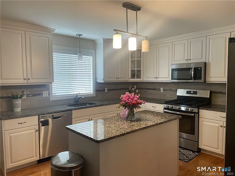 380 King St #5 — Photo 5