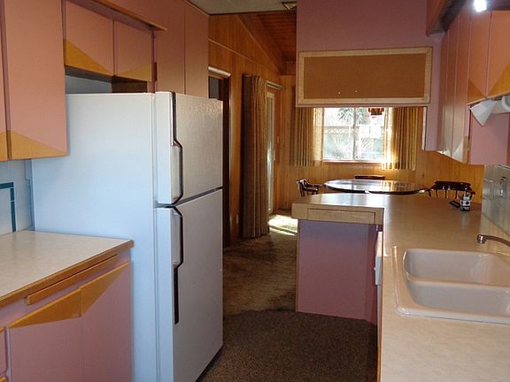 4th image of 2214 Holliday Drive