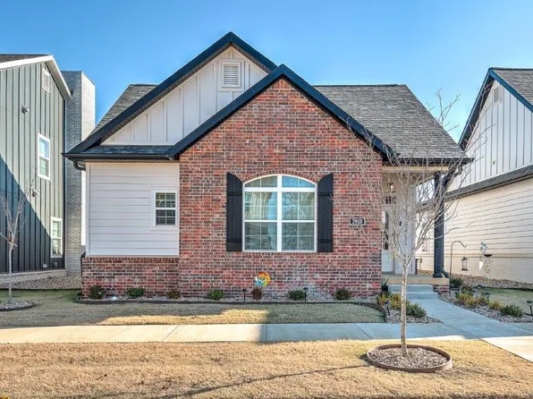 2103 SW Poppy St, Bentonville, AR 72713