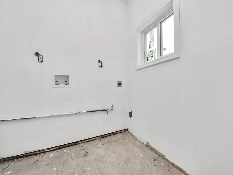 710 Canary Cir — Photo 28