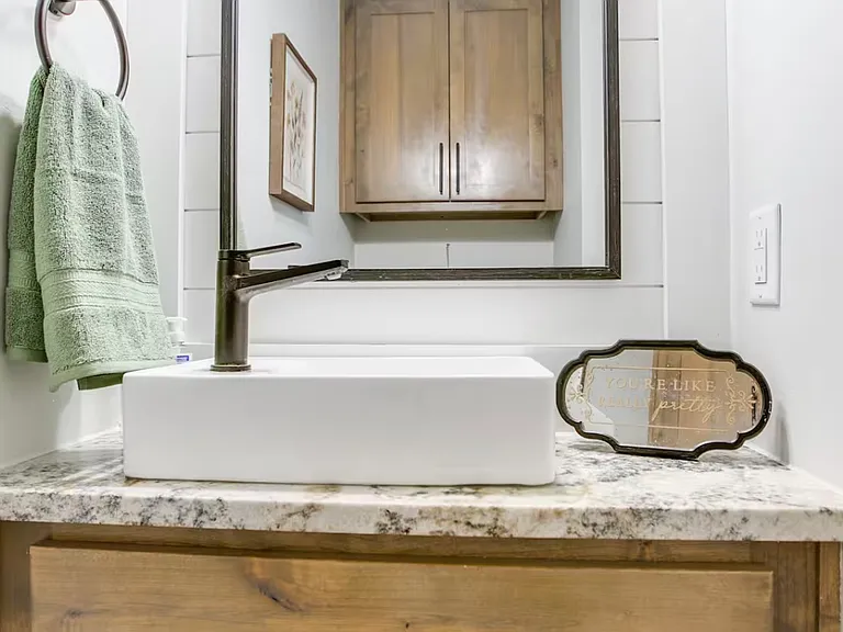 1045 Holiday Dr — Photo 16
