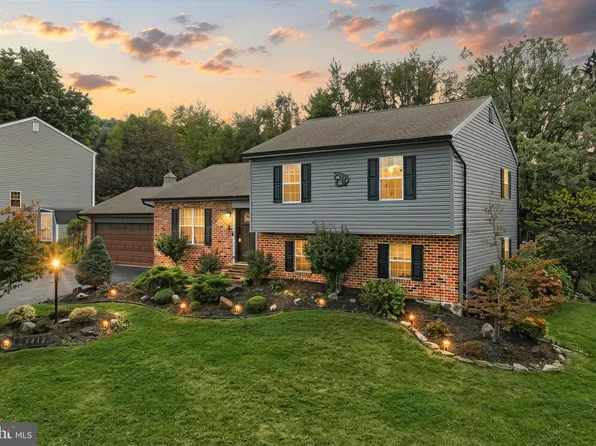 2816 Glen Hollow Dr, York, PA 17406