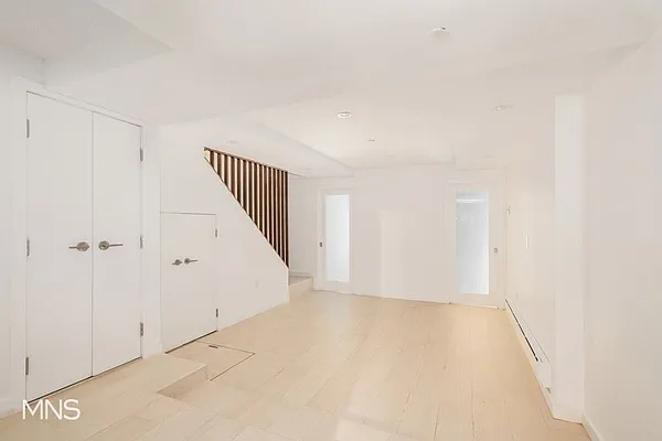 Rented by MNS | media 33