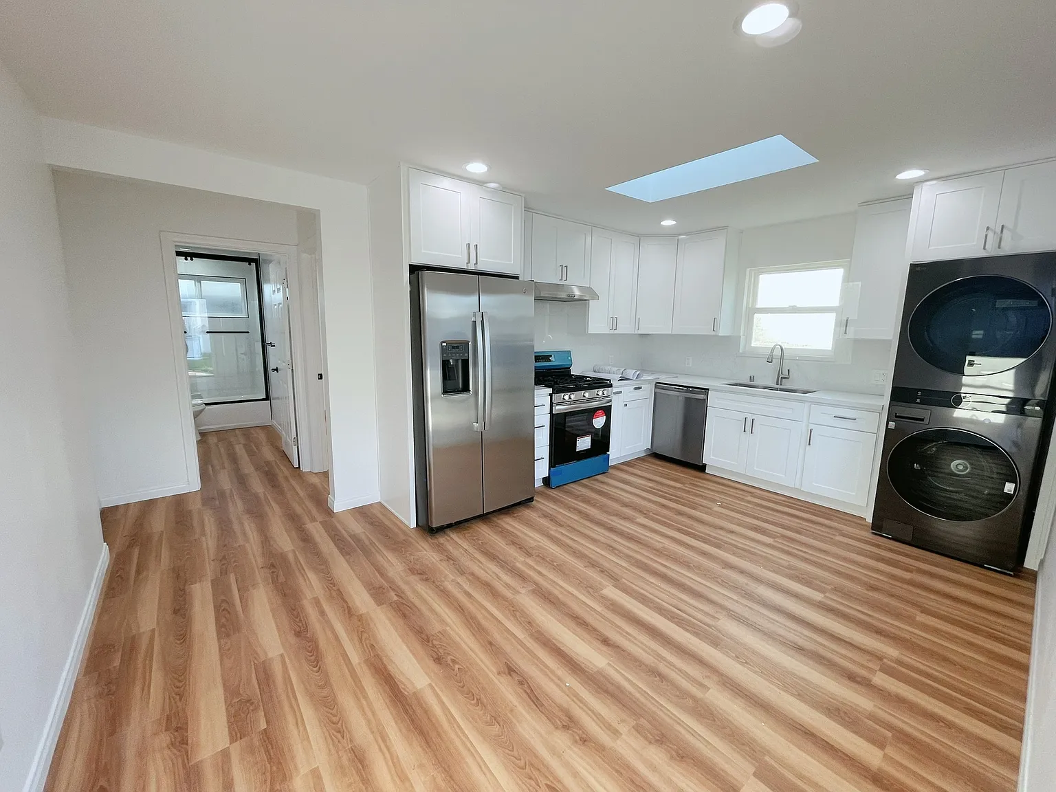 1 bed, 440 sqft, $2,300 — Photo 4