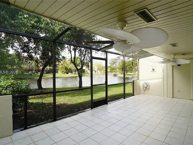 3823 Estepona Ave — Photo 14
