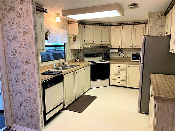 3rd image of 1224 N Indies Cir