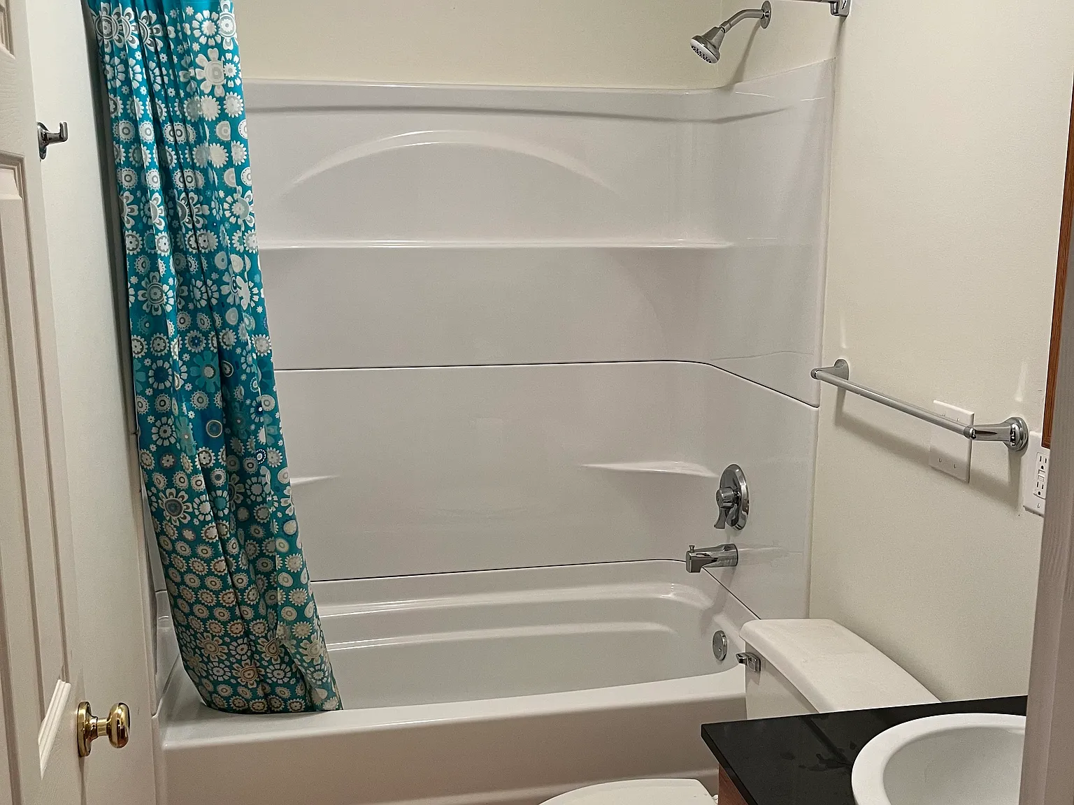 3 bed, 3.5 bath, 1700 sqft, $1,700 — Photo 4