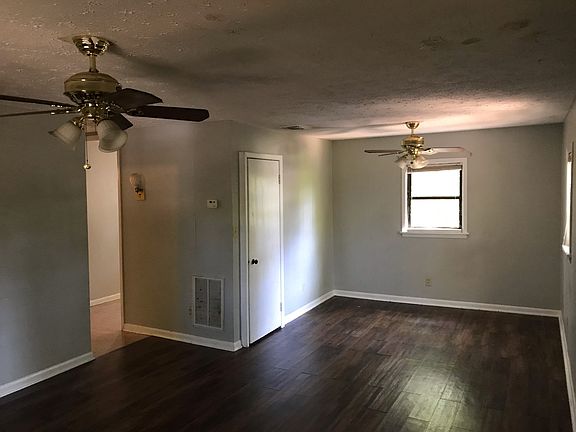 2nd image of 404 E College St #B