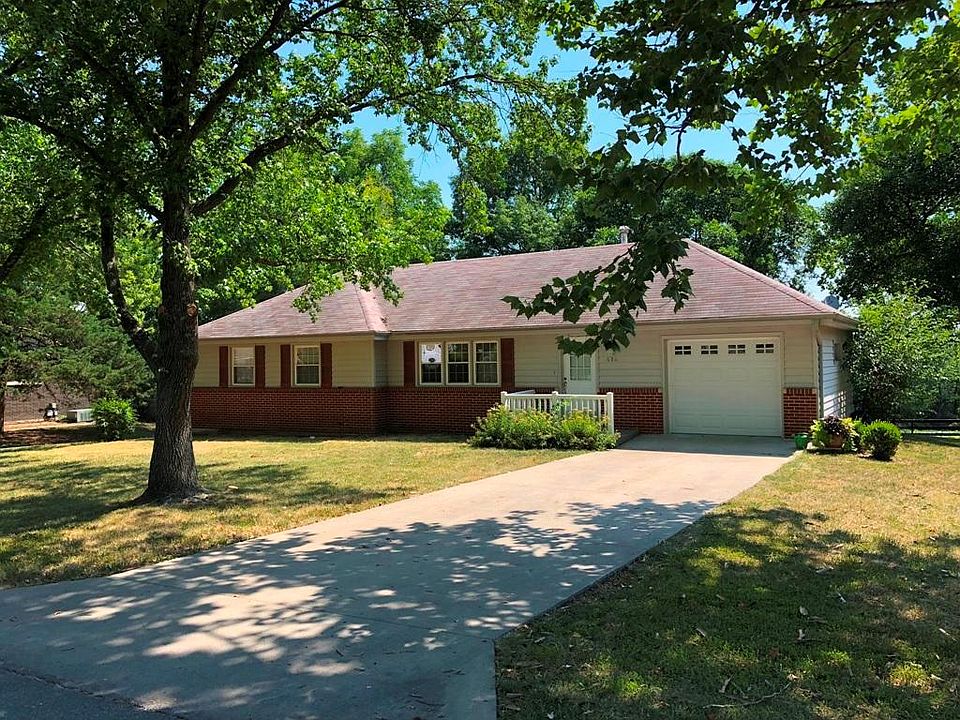 1st image of 414 Town And Country Ln