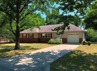 414 Town And Country Ln, Trenton, MO 64683