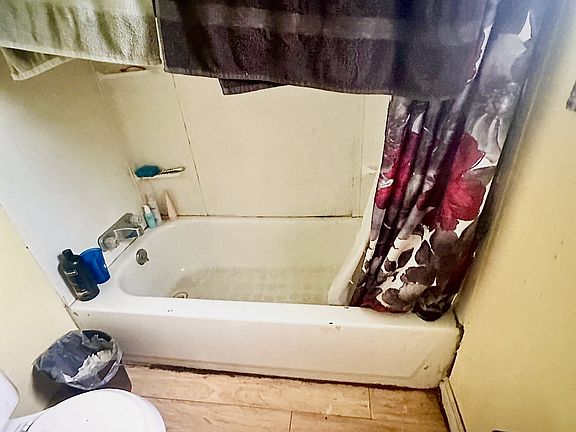 2nd image of 2504 Bromley Dr SE