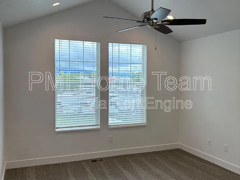 618 W Cozy Ln — Photo 3