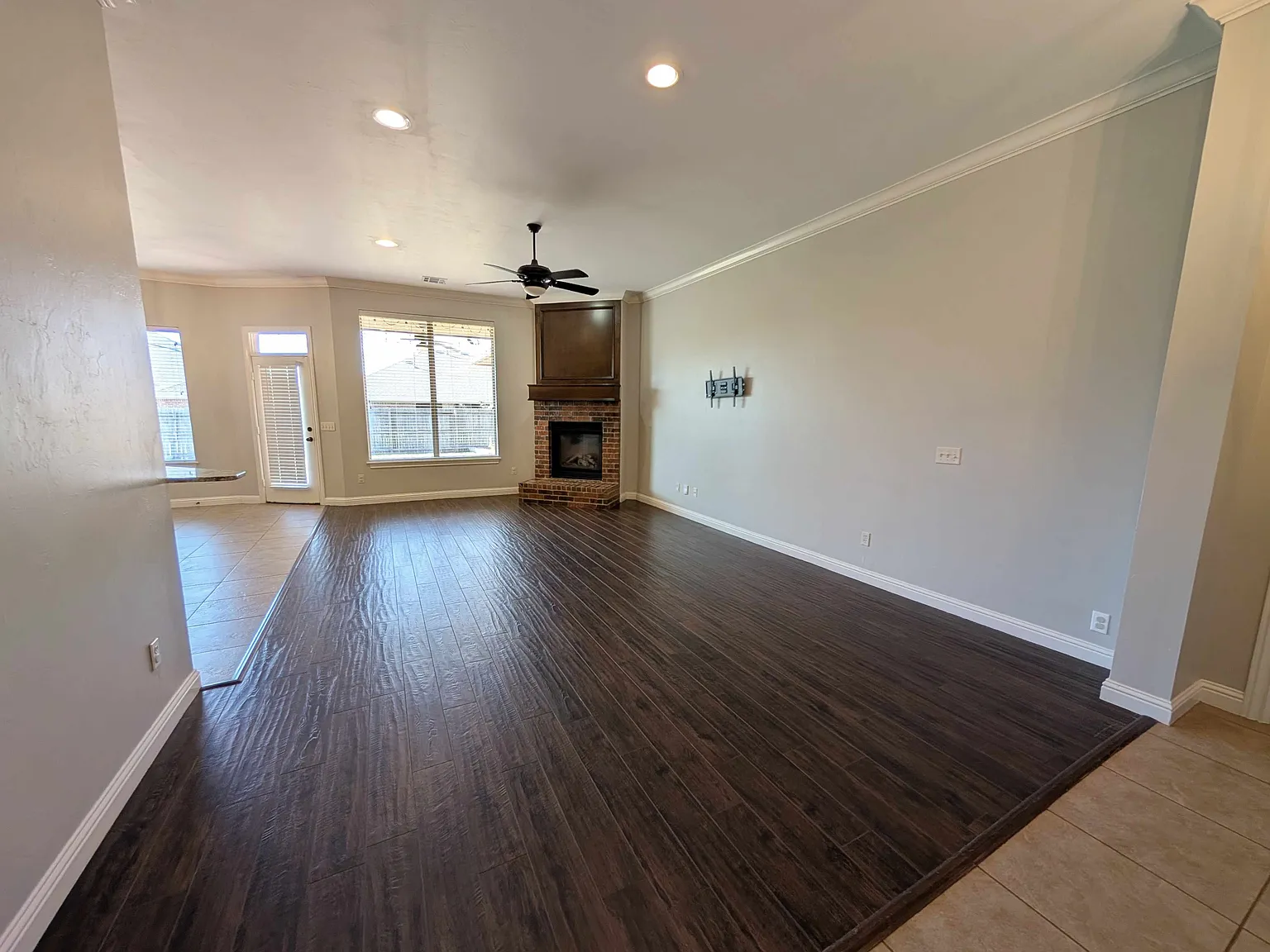 4 bed, 2.5 bath, 2094 sqft, $2,395 — Photo 3