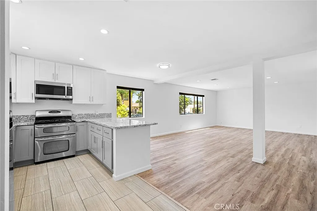 3 bed, 2.5 bath, 1667 sqft, $3,500 — Photo 4