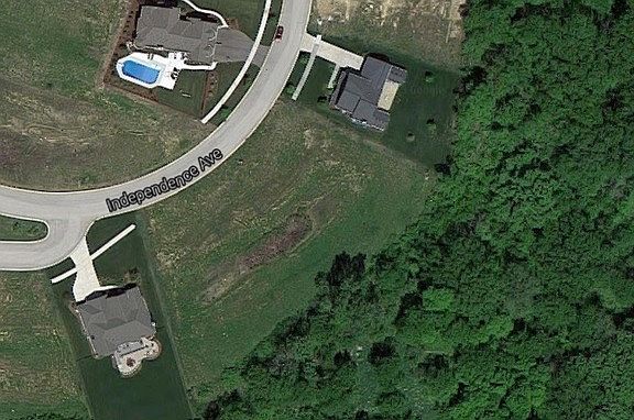3rd image of 1681 Fairfield Dr