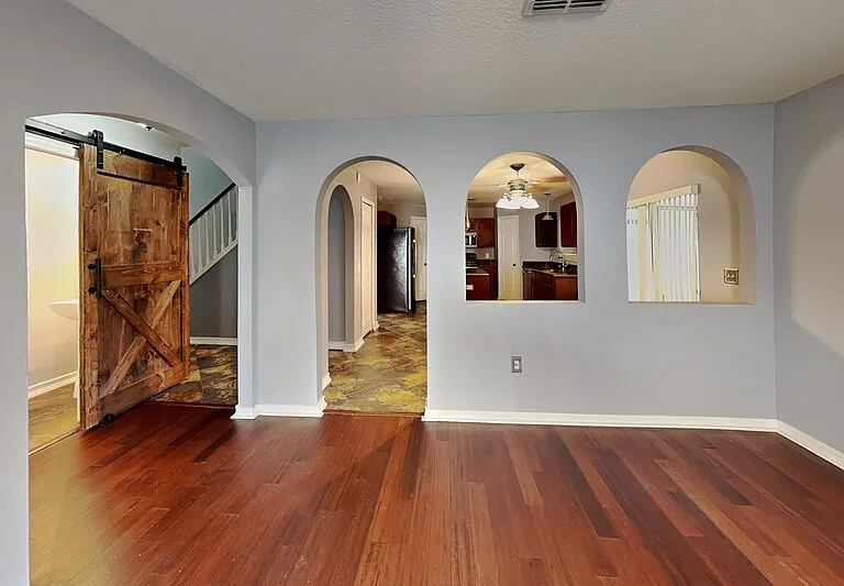 1952 Alambra Cir — Photo 18