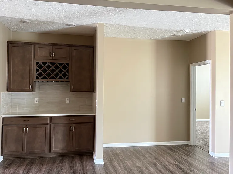 1753 Gordon Dr — Photo 4