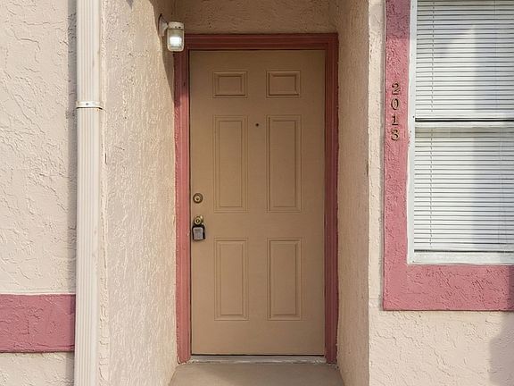 3rd image of 2013 Mary St #Townhouse