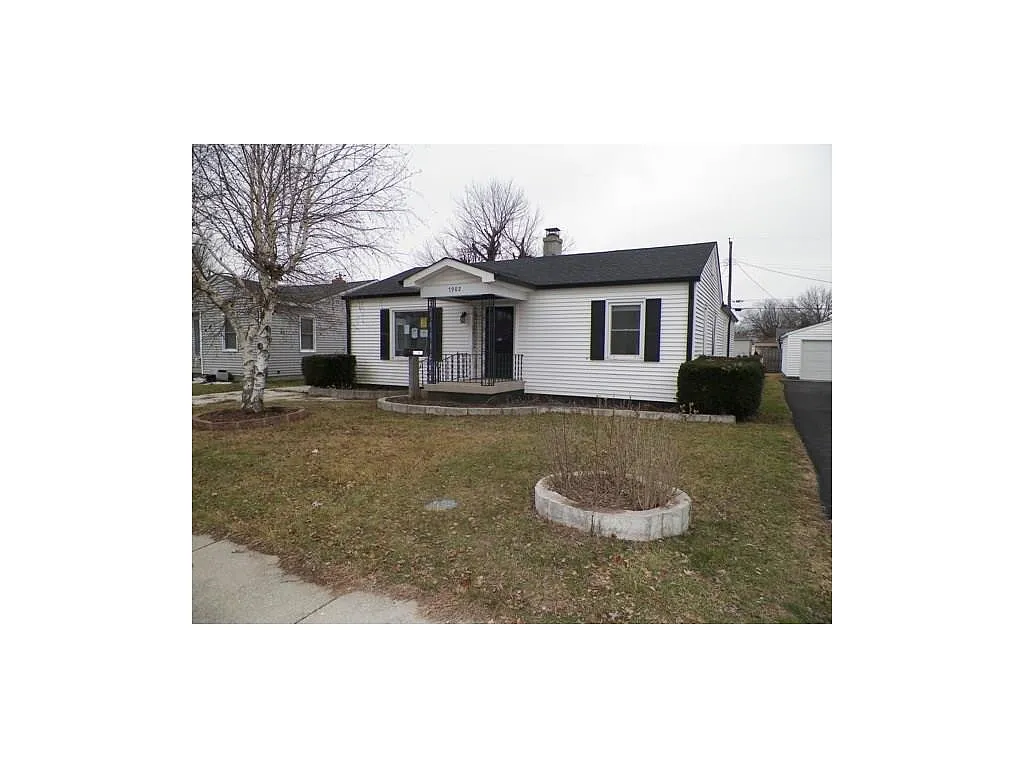 1902 N Whitcomb Ave photo 1