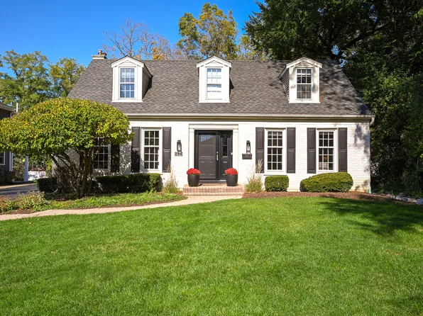 180 Cranston Ct, Glen Ellyn, IL 60137