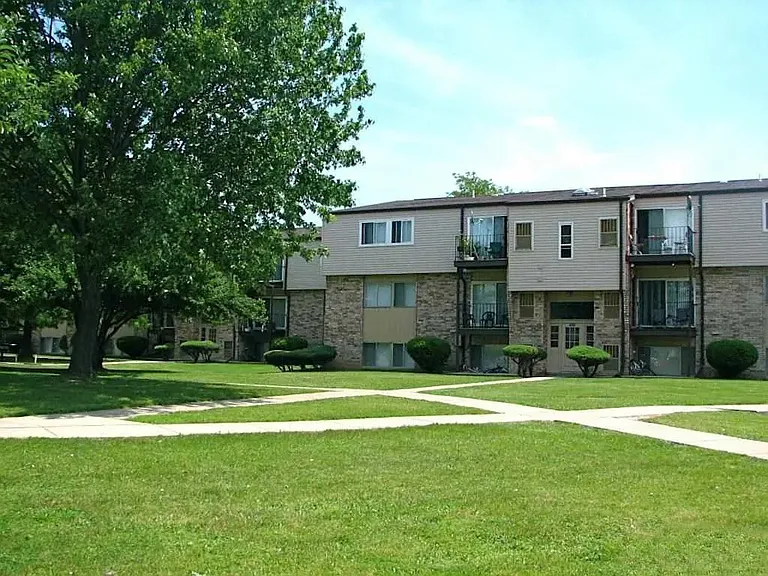 Garfield Plaza Apts. — Photo 1