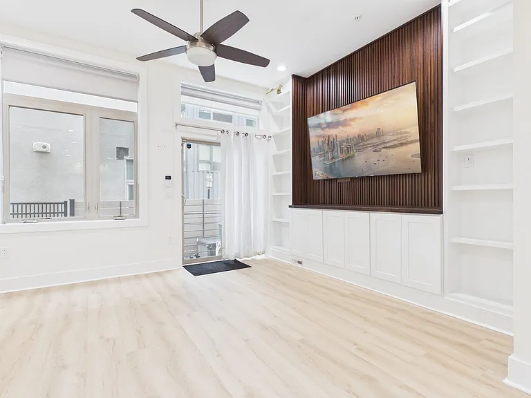 1129 N Hope St — Photo 16