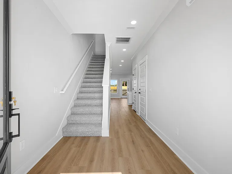 710 Dale Pl #3 — Photo 2