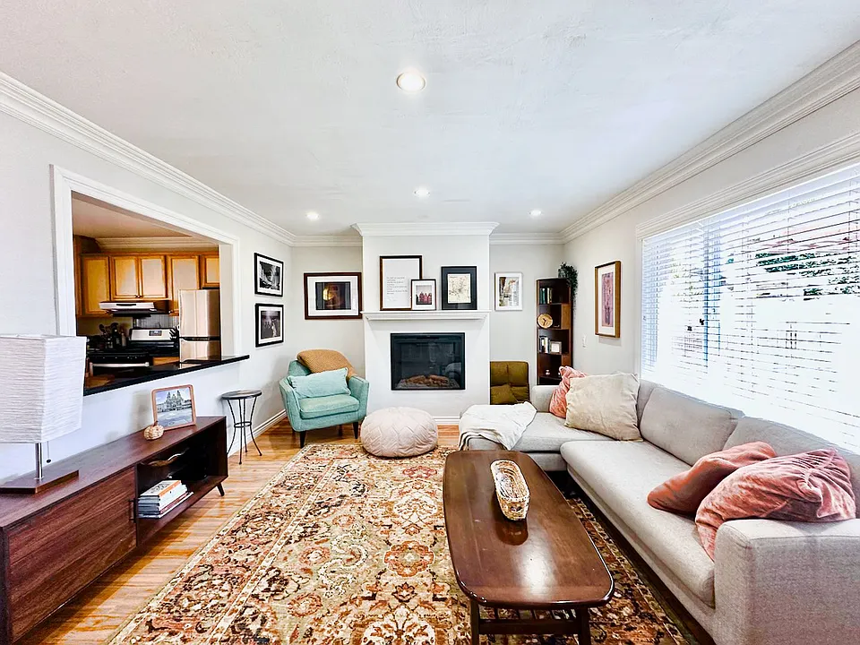 10216 Empress Ave