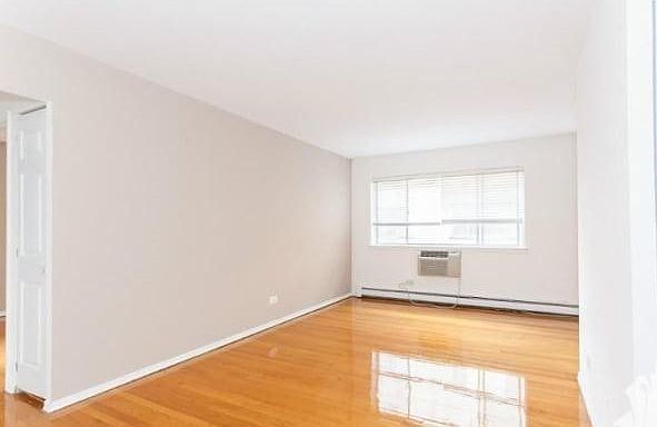 2nd image of 531 W Barry Ave #H88ycqybs