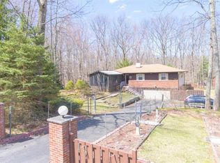 112 Meadowbrook Rd, Tafton, PA 18464