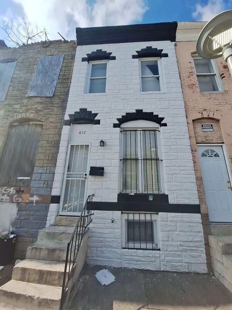 Historic Charm Meets Modern Comfort: 2BR Baltimore Townhouse with Private Yard — Photo 1