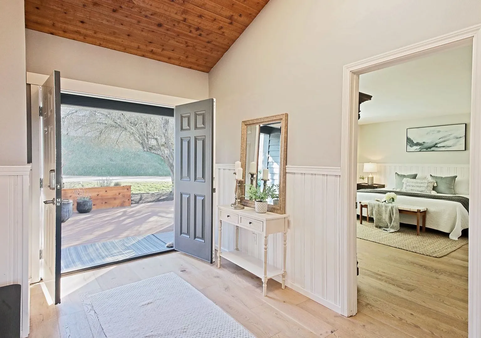 One Of A Kind Freeland Home with Two Seperate Living Areas!! — Photo 3