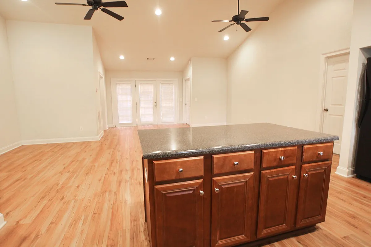 Building Photo - 807 W Longleaf Dr #12